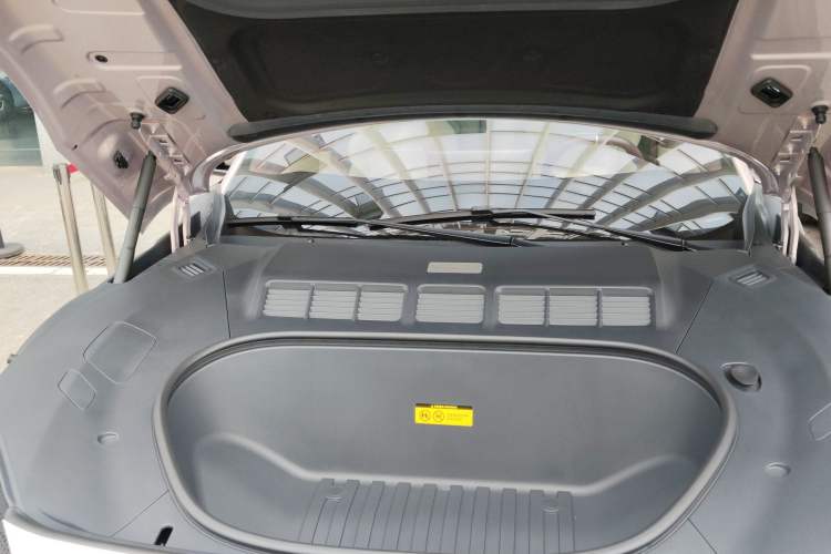 Used Xiaomi Auto YU7 2025 Ultra-Long Range High-Performance All-Wheel-Drive Max Edition Engine Bay