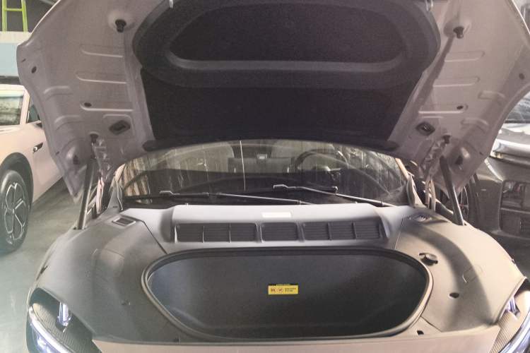 Used Xiaomi Auto YU7 2025 Ultra-Long Range High-Performance All-Wheel-Drive Max Edition Engine Bay