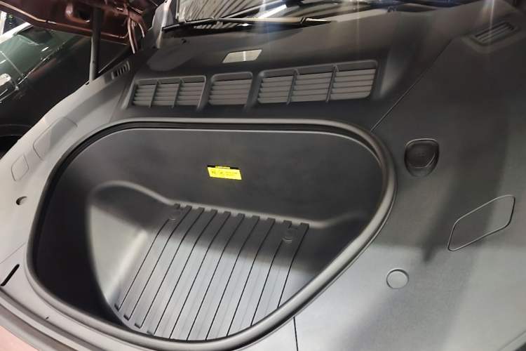 Used Xiaomi Auto YU7 2025 Ultra-Long Range High-Performance All-Wheel-Drive Max Edition Engine Bay