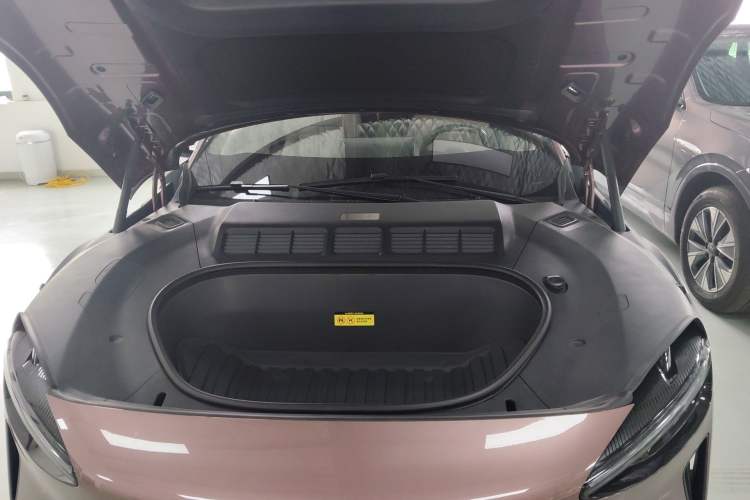 Used Xiaomi Auto YU7 2025 Ultra-Long Range High-Performance All-Wheel-Drive Max Edition Engine Bay
