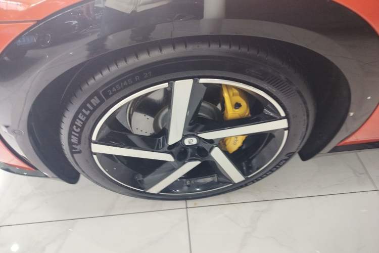 Used Xiaomi Auto YU7 2025 Ultra-Long Range High-Performance All-Wheel-Drive Max Edition Exterior 4