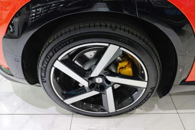 Used Xiaomi Auto YU7 2025 Ultra-Long Range High-Performance All-Wheel-Drive Max Edition Exterior 4