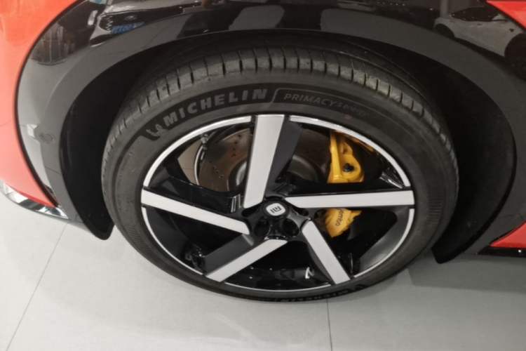 Used Xiaomi Auto YU7 2025 Ultra-Long Range High-Performance All-Wheel-Drive Max Edition Exterior 4