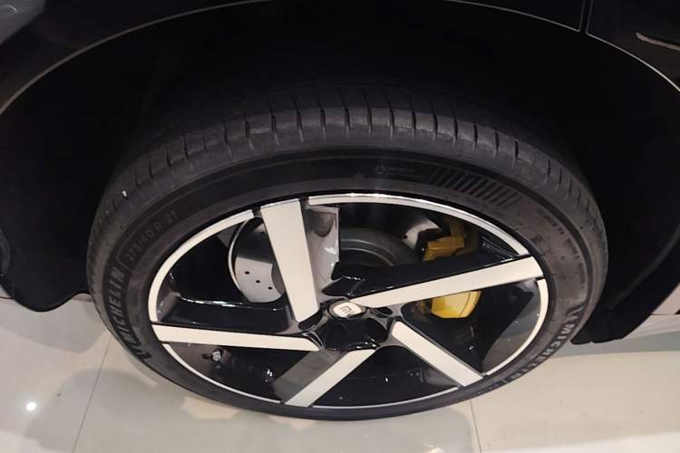 Used Xiaomi Auto YU7 2025 Ultra-Long Range High-Performance All-Wheel-Drive Max Edition Exterior 5