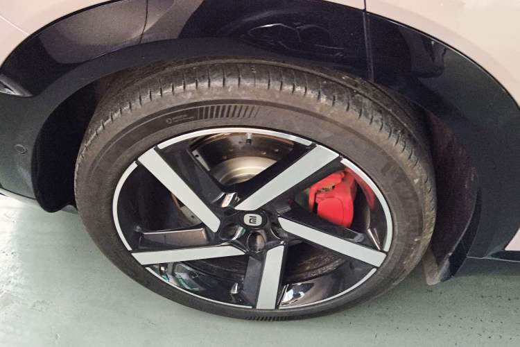 Used Xiaomi Auto YU7 2025 Ultra-Long Range High-Performance All-Wheel-Drive Max Edition Exterior 8