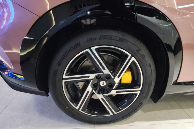 Used Xiaomi Auto YU7 2025 Ultra-Long Range High-Performance All-Wheel-Drive Max Edition Exterior 8