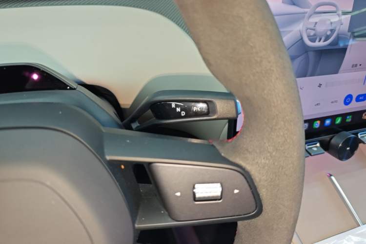 Used Xiaomi Auto YU7 2025 Ultra-Long Range High-Performance All-Wheel-Drive Max Edition Gear Lever