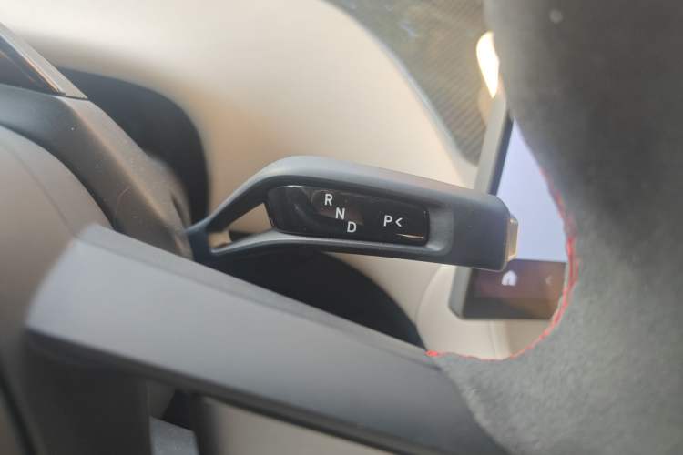 Used Xiaomi Auto YU7 2025 Ultra-Long Range High-Performance All-Wheel-Drive Max Edition Gear Lever