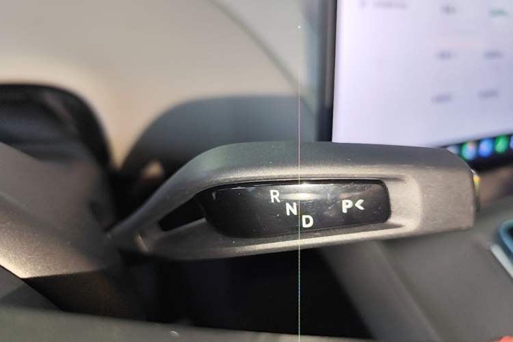 Used Xiaomi Auto YU7 2025 Ultra-Long Range High-Performance All-Wheel-Drive Max Edition Gear Lever