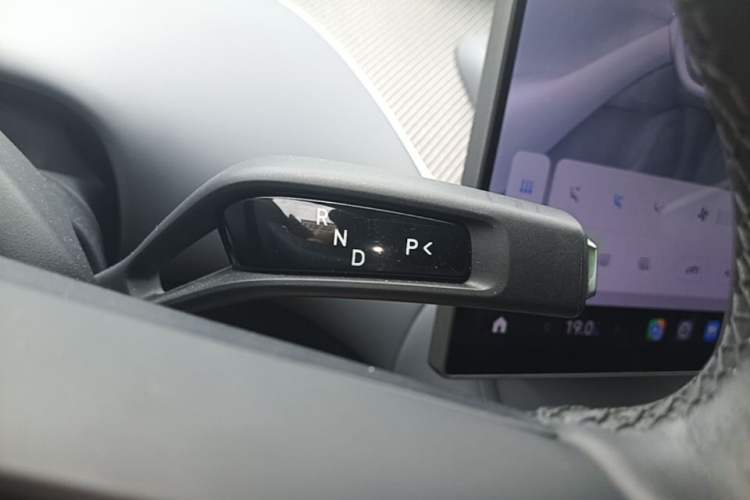 Used Xiaomi Auto YU7 2025 Ultra-Long Range High-Performance All-Wheel-Drive Max Edition Gear Lever