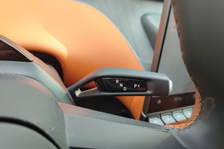 Used Xiaomi Auto YU7 2025 Ultra-Long Range High-Performance All-Wheel-Drive Max Edition Gear Lever