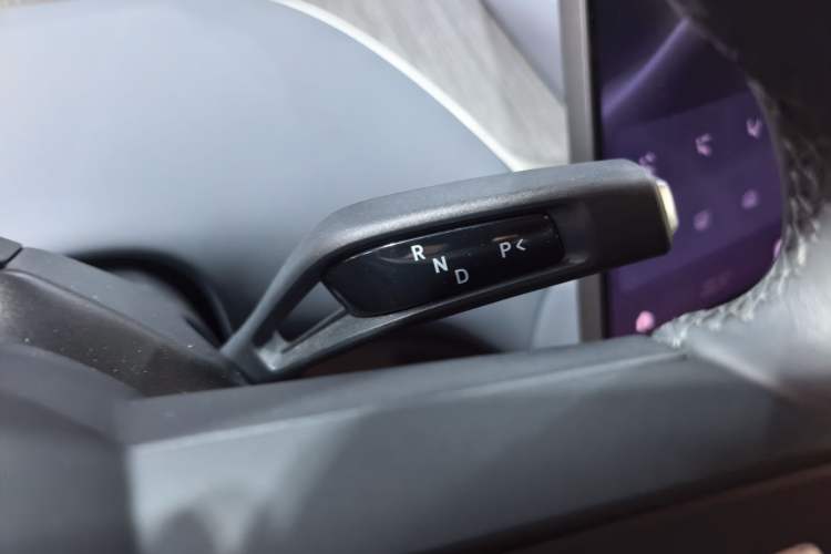 Used Xiaomi Auto YU7 2025 Ultra-Long Range Rear-Wheel Drive Version Gear Lever