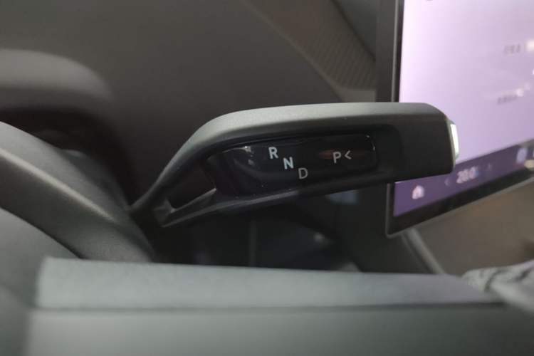 Used Xiaomi Auto YU7 2025 Ultra-Long Range High-Performance All-Wheel-Drive Max Edition Gear Lever