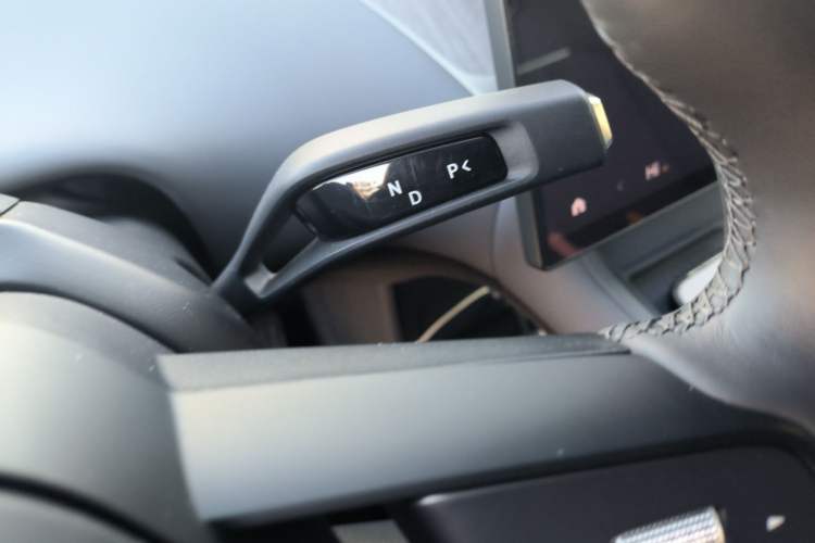Used Xiaomi Auto YU7 2025 Ultra-Long Range High-Performance All-Wheel-Drive Max Edition Gear Lever