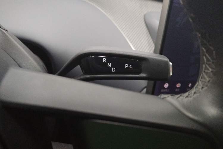 Used Xiaomi Auto YU7 2025 Ultra-Long Range High-Performance All-Wheel-Drive Max Edition Gear Lever