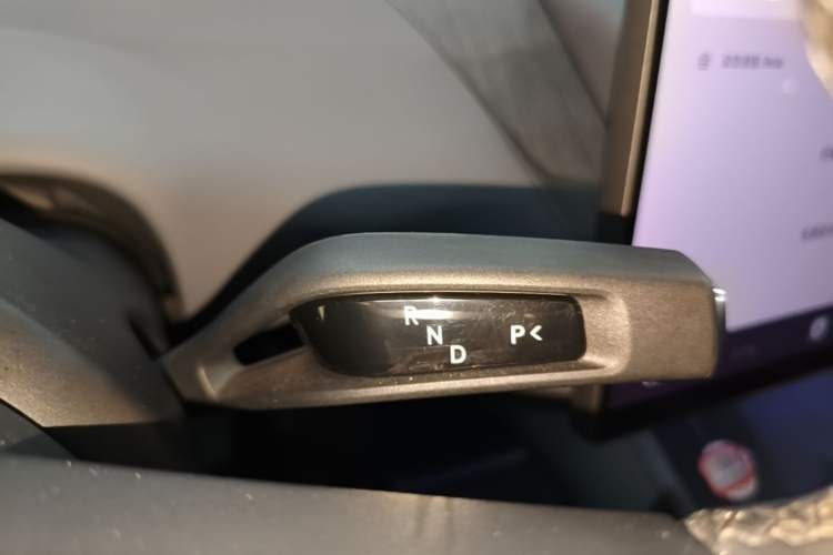 Used Xiaomi Auto YU7 2025 Ultra-Long Range Rear-Wheel Drive Version Gear Lever