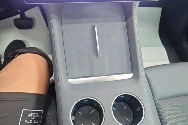 Used Xiaomi Auto YU7 2025 Ultra-Long Range High-Performance All-Wheel-Drive Max Edition Gear Lever
