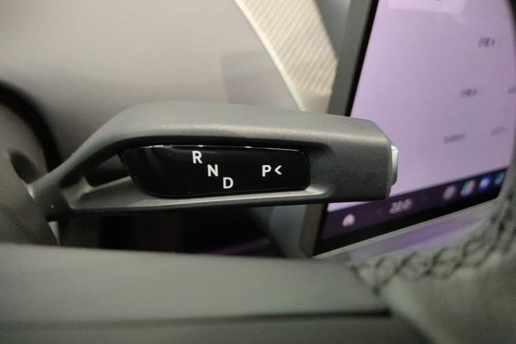 Used Xiaomi Auto YU7 2025 Ultra-Long Range High-Performance All-Wheel-Drive Max Edition Gear Lever