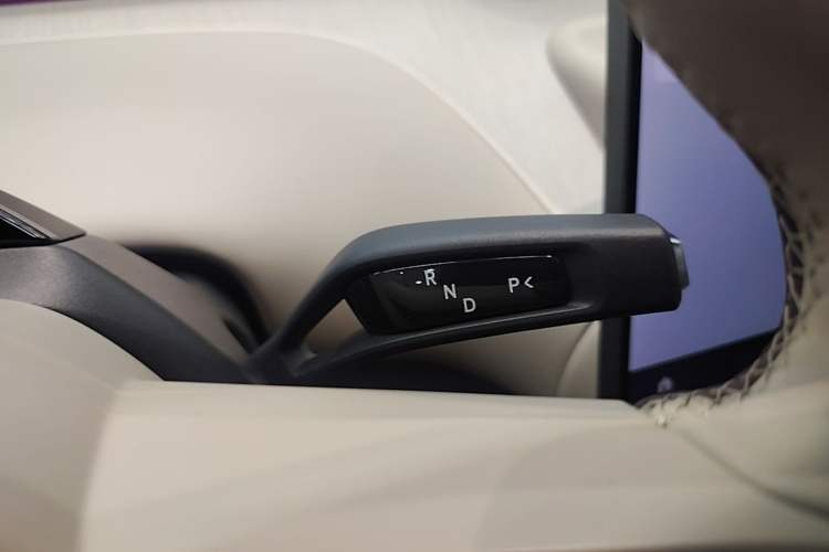 Used Xiaomi Auto YU7 2025 Ultra-Long Range High-Performance All-Wheel-Drive Max Edition Gear Lever