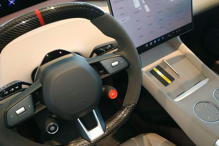 Used Xiaomi Auto YU7 2025 Ultra-Long Range High-Performance All-Wheel-Drive Max Edition Gear Lever