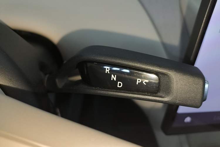 Used Xiaomi Auto YU7 2025 Ultra-Long Range High-Performance All-Wheel-Drive Max Edition Gear Lever