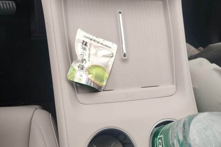 Used Xiaomi Auto YU7 2025 Ultra-Long Range Rear-Wheel Drive Version Gear Lever