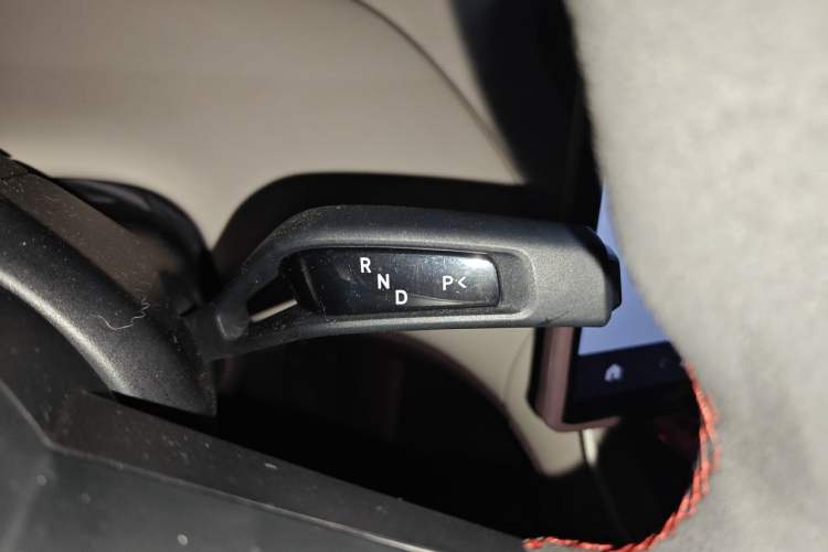 Used Xiaomi Auto YU7 2025 Ultra-Long Range High-Performance All-Wheel-Drive Max Edition Gear Lever