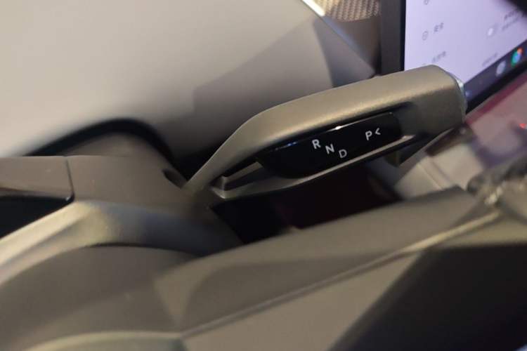 Used Xiaomi Auto YU7 2025 Ultra-Long Range High-Performance All-Wheel-Drive Max Edition Gear Lever