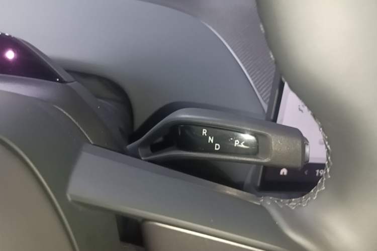 Used Xiaomi Auto YU7 2025 Ultra-Long Range High-Performance All-Wheel-Drive Max Edition Gear Lever
