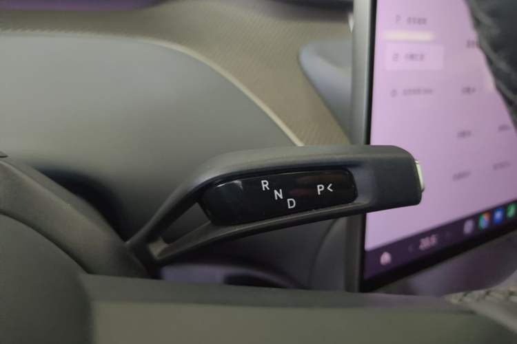 Used Xiaomi Auto YU7 2025 Ultra-Long Range High-Performance All-Wheel-Drive Max Edition Gear Lever
