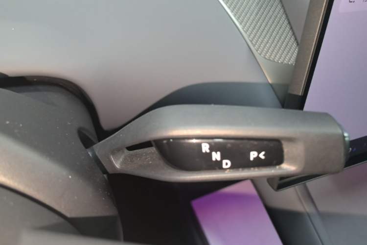 Used Xiaomi Auto YU7 2025 Ultra-Long Range High-Performance All-Wheel-Drive Max Edition Gear Lever