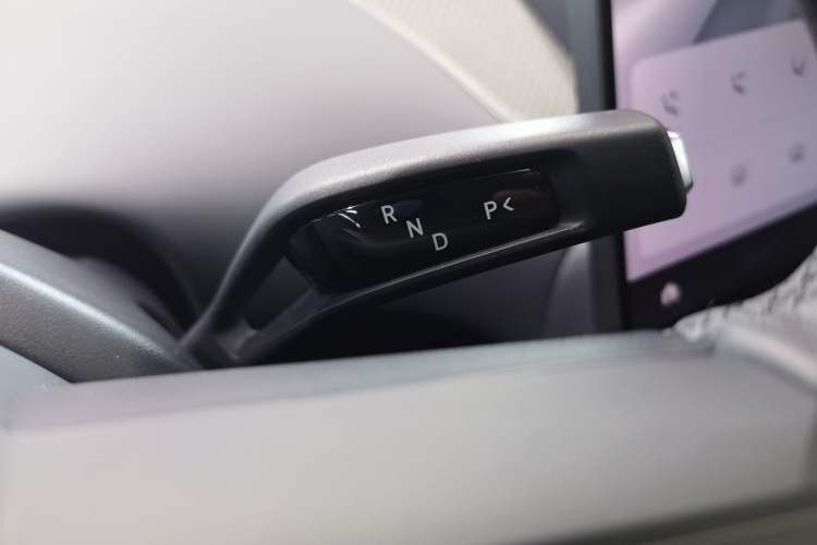 Used Xiaomi Auto YU7 2025 Ultra-Long Range High-Performance All-Wheel-Drive Max Edition Gear Lever