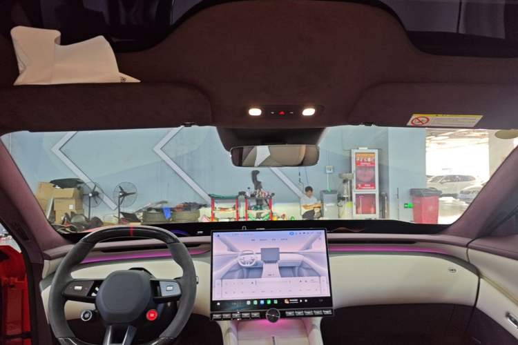 Used Xiaomi Auto YU7 2025 Ultra-Long Range High-Performance All-Wheel-Drive Max Edition Headliner