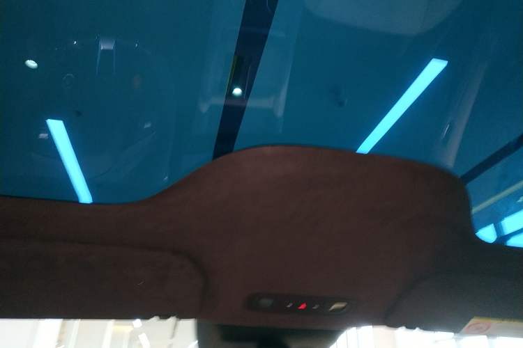 Used Xiaomi Auto YU7 2025 Ultra-Long Range High-Performance All-Wheel-Drive Max Edition Headliner