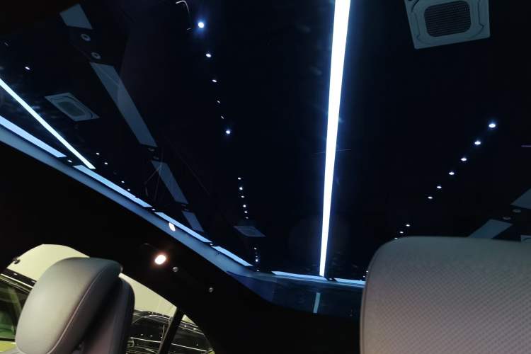 Used Xiaomi Auto YU7 2025 Ultra-Long Range High-Performance All-Wheel-Drive Max Edition Headliner