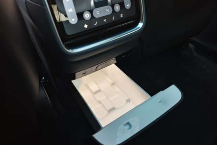 Used Xiaomi Auto YU7 2025 Ultra-Long Range High-Performance All-Wheel-Drive Max Edition Interior 11