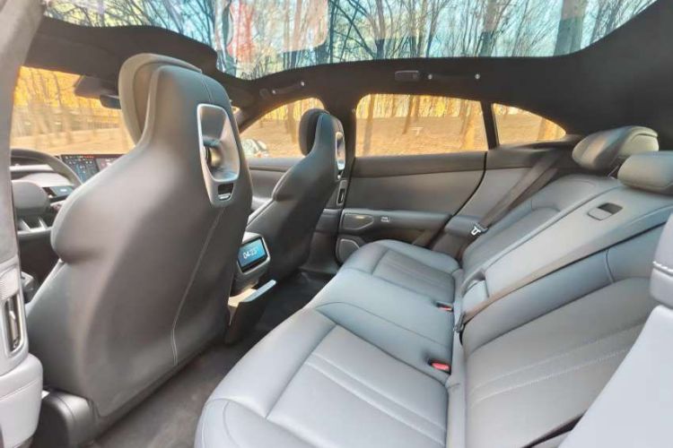 Used Xiaomi Auto YU7 2025 Ultra-Long Range High-Performance All-Wheel-Drive Max Edition Interior 2
