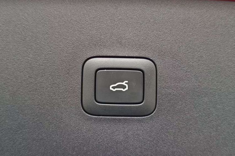 Used Xiaomi Auto YU7 2025 Ultra-Long Range High-Performance All-Wheel-Drive Max Edition Interior 4