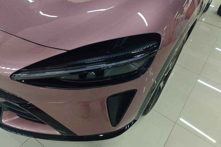 Used Xiaomi Auto YU7 2025 Ultra-Long Range All-Wheel Drive Pro Version Left Front Headlight