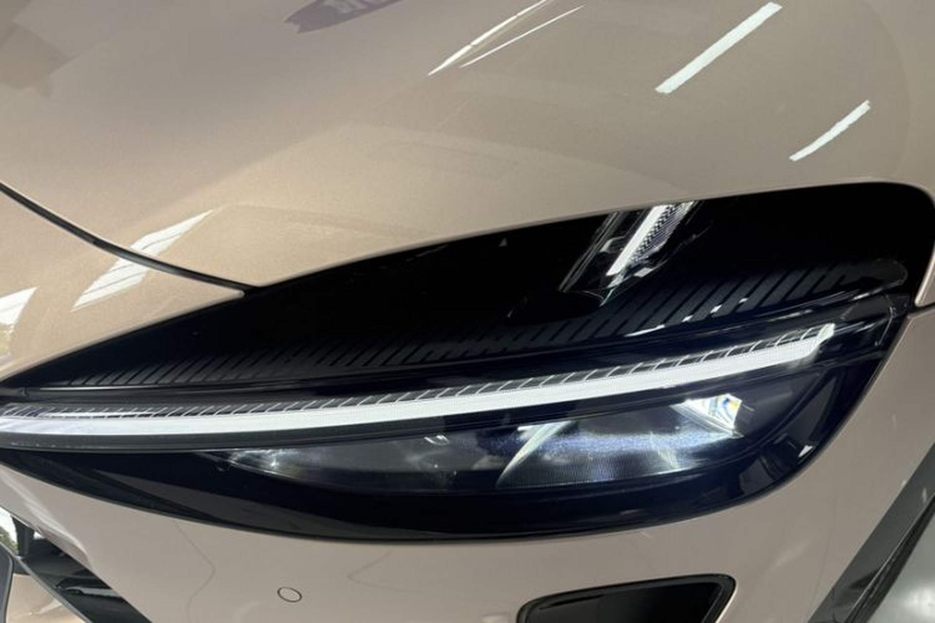Used Xiaomi Auto YU7 2025 Ultra-Long Range All-Wheel Drive Pro Version Left Front Headlight