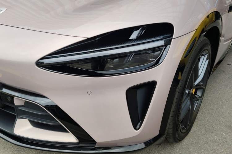 Used Xiaomi Auto YU7 2025 Ultra-Long Range High-Performance All-Wheel-Drive Max Edition Left Front Headlight