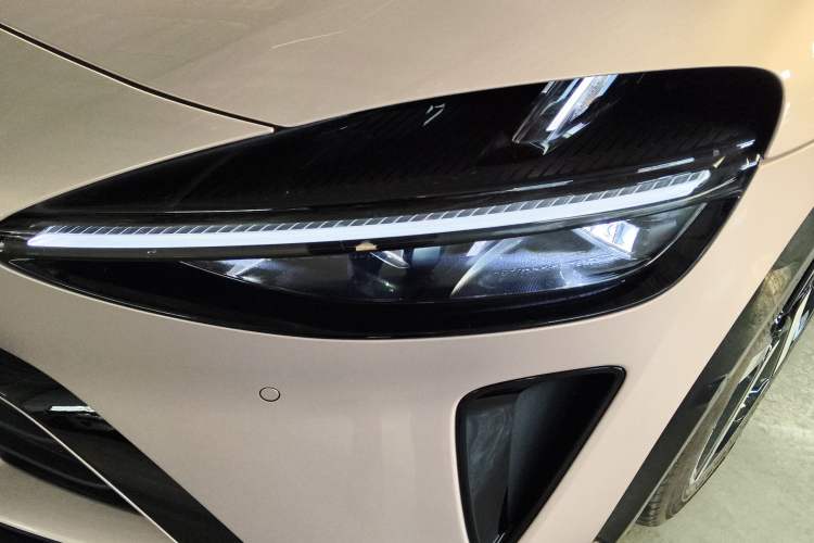 Used Xiaomi Auto YU7 2025 Ultra-Long Range High-Performance All-Wheel-Drive Max Edition Left Front Headlight
