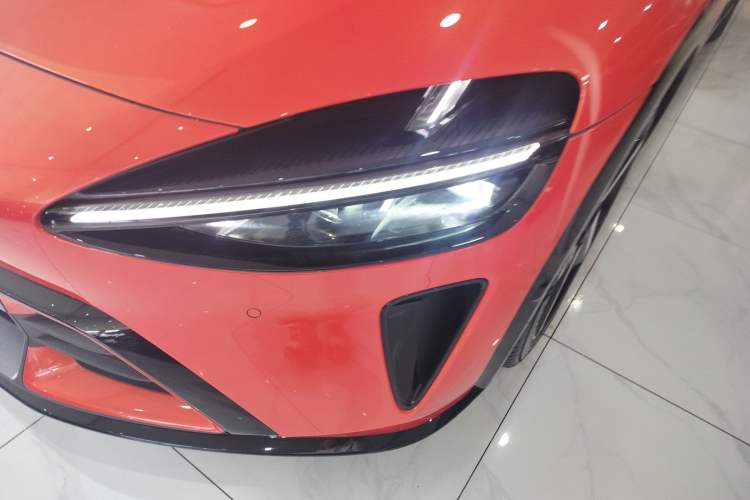 Used Xiaomi Auto YU7 2025 Ultra-Long Range High-Performance All-Wheel-Drive Max Edition Left Front Headlight