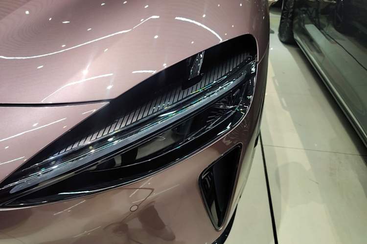 Used Xiaomi Auto YU7 2025 Ultra-Long Range High-Performance All-Wheel-Drive Max Edition Left Front Headlight