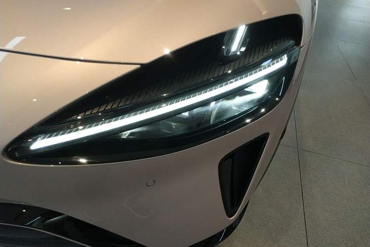 Used Xiaomi Auto YU7 2025 Ultra-Long Range High-Performance All-Wheel-Drive Max Edition Left Front Headlight