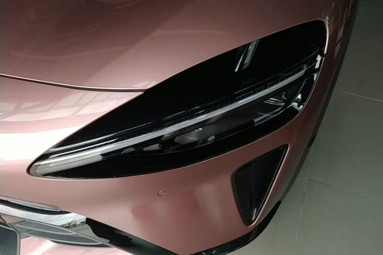 Used Xiaomi Auto YU7 2025 Ultra-Long Range High-Performance All-Wheel-Drive Max Edition Left Front Headlight