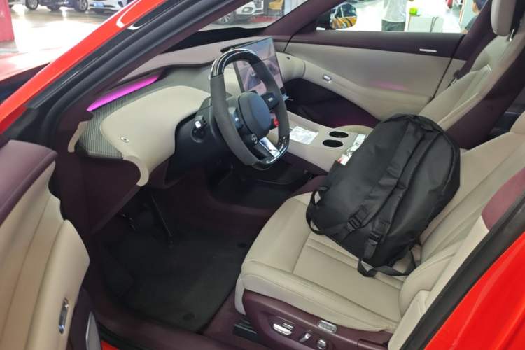 Used Xiaomi Auto YU7 2025 Ultra-Long Range High-Performance All-Wheel-Drive Max Edition Left Front Seat