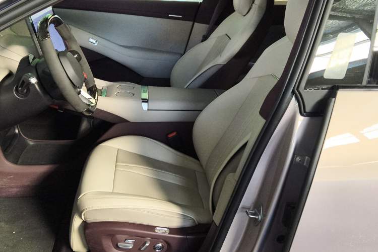 Used Xiaomi Auto YU7 2025 Ultra-Long Range High-Performance All-Wheel-Drive Max Edition Left Front Seat