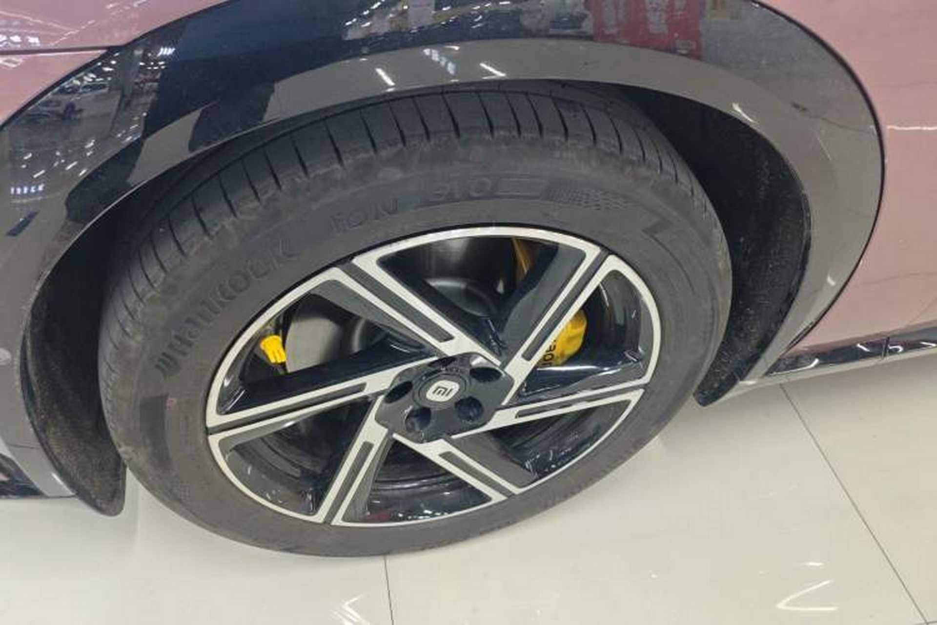 Used Xiaomi Auto YU7 2025 Ultra-Long Range All-Wheel Drive Pro Version Left Front Wheel Hub