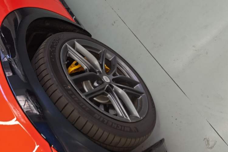 Used Xiaomi Auto YU7 2025 Ultra-Long Range High-Performance All-Wheel-Drive Max Edition Left Front Wheel Hub
